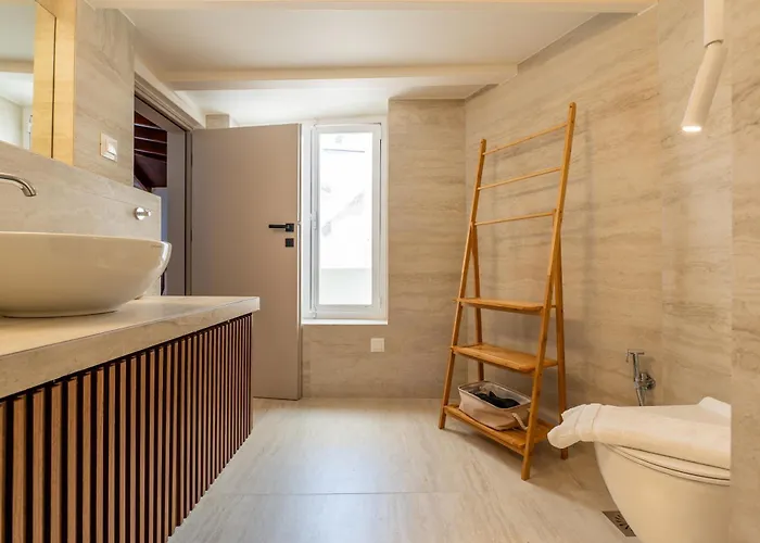 Pallazzo Dei Miracoli - Luxe 3br Sea & Old Port Terrace View Apartment