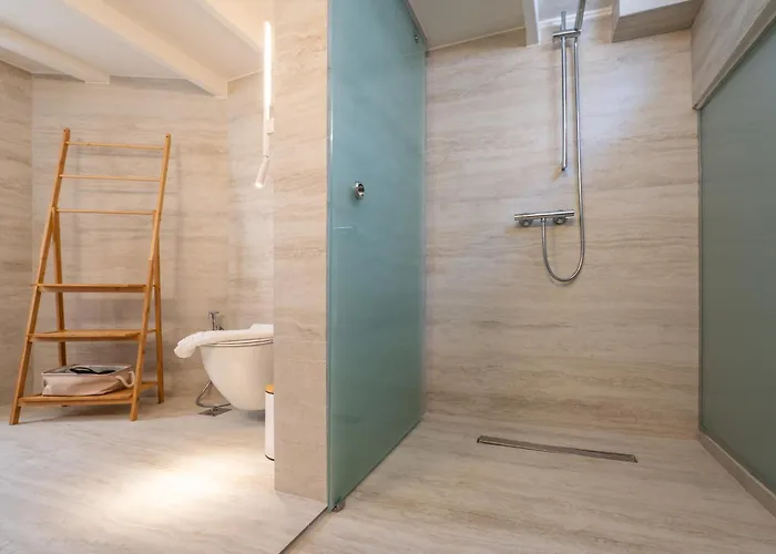 Pallazzo Dei Miracoli - Luxe 3br Sea & Old Port Terrace View Apartment *