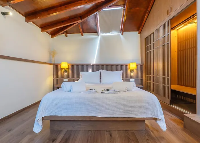 Pallazzo Dei Miracoli - Luxe 3br Sea & Old Port Terrace View Apartment *