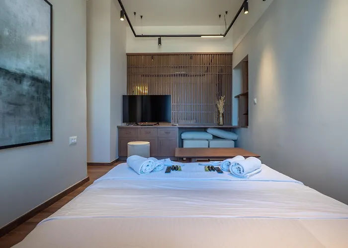 Pallazzo Dei Miracoli - Luxe 3br Sea & Old Port Terrace View Apartment