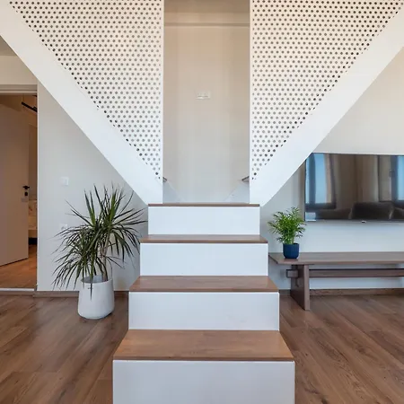 Апартаменты Pallazzo Dei Miracoli - Luxe 3br Sea & Old Port Terrace View